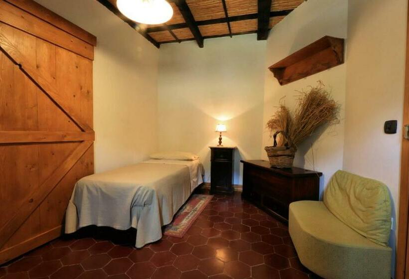 בית מלון כפרי Castello Di Milè