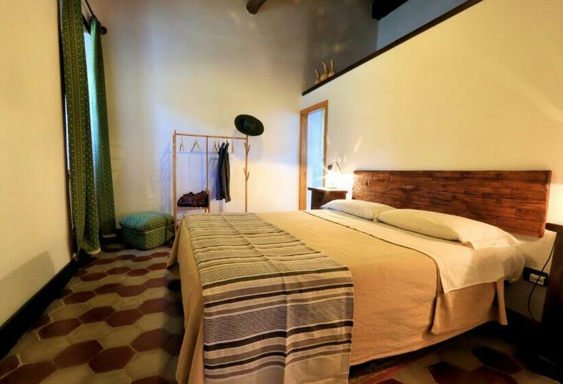 בית מלון כפרי Castello Di Milè