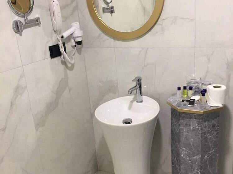 فندق Karikatur Bi