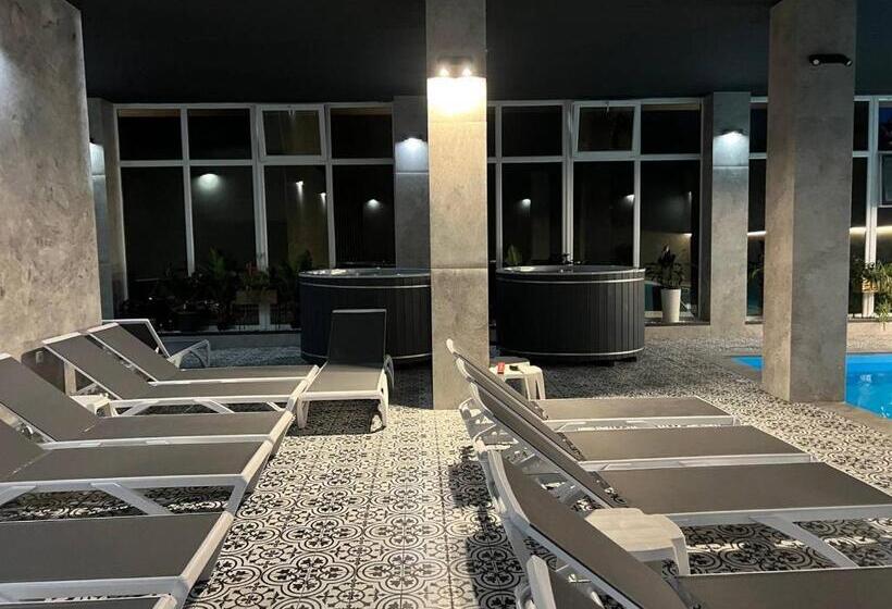 فندق Konopka Forest Home & Spa