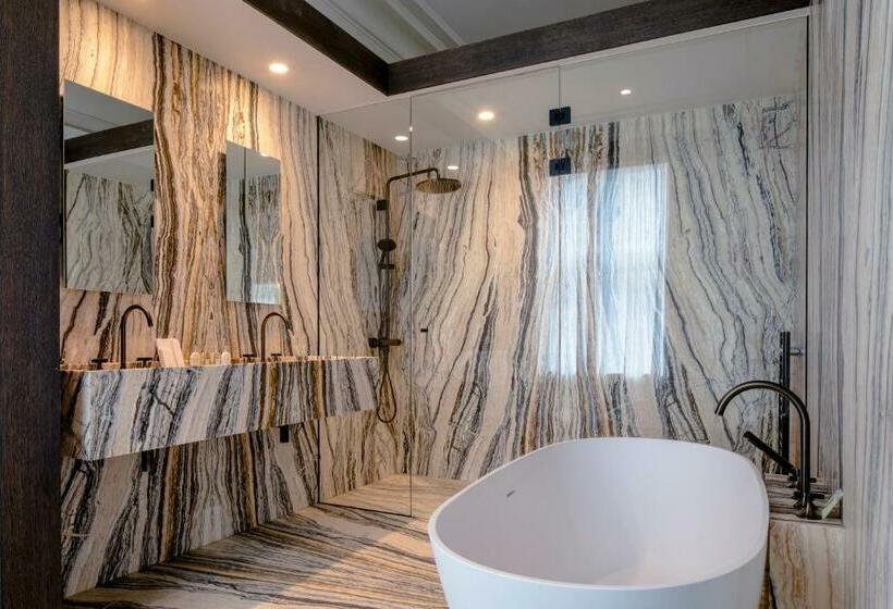 Отель Le Château De Mirwart