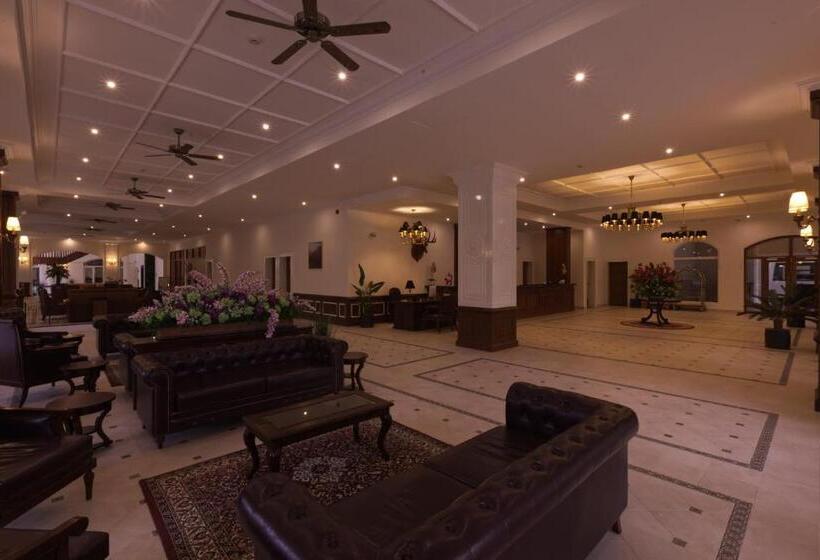 فندق Montrose Golf Resort & Spa