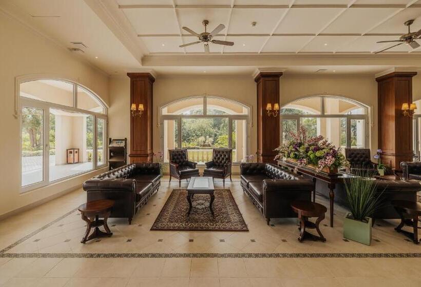 فندق Montrose Golf Resort & Spa