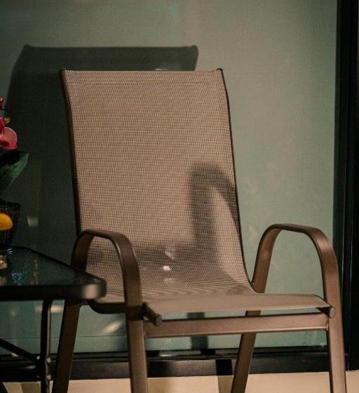 בית מלון כפרי Play Poshtel & Cafe