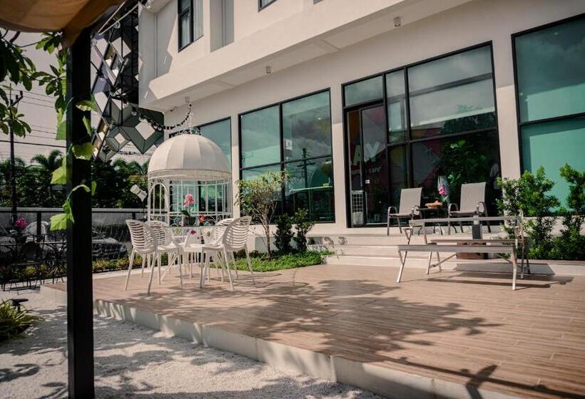 בית מלון כפרי Play Poshtel & Cafe