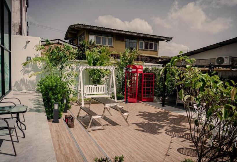 בית מלון כפרי Play Poshtel & Cafe