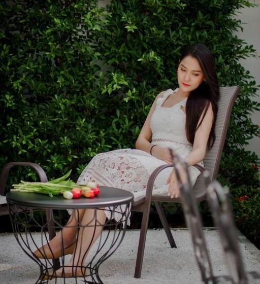 בית מלון כפרי Play Poshtel & Cafe