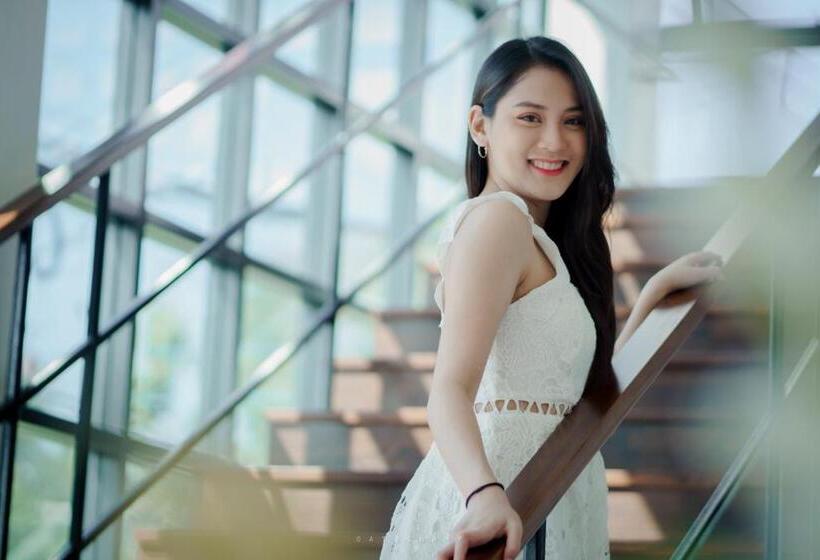 בית מלון כפרי Play Poshtel & Cafe