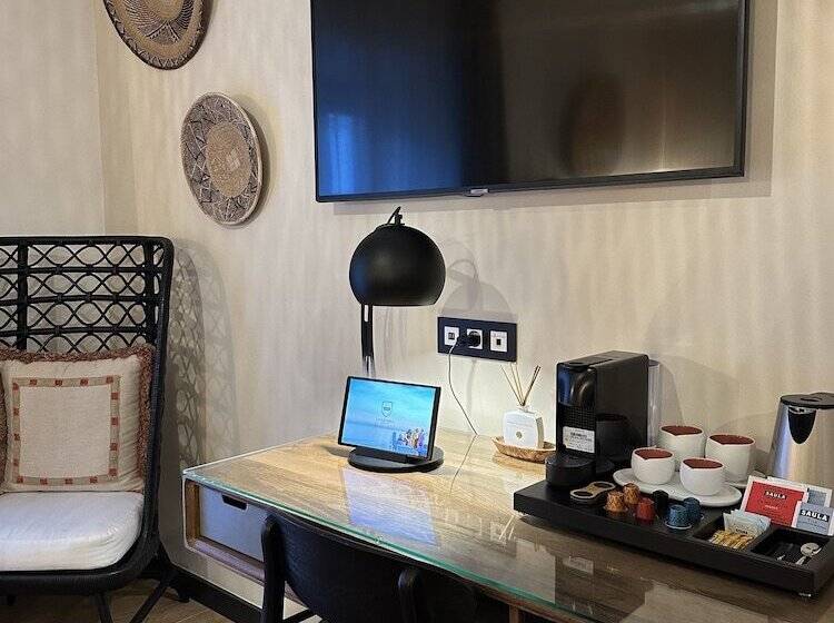 Отель Santo Cristo La Ciudadela Marbella