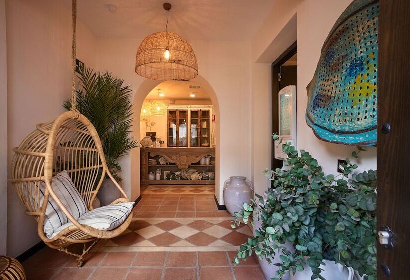 Отель Santo Cristo La Ciudadela Marbella