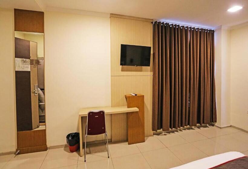 Отель Townhouse Oak Fiducia Serpong