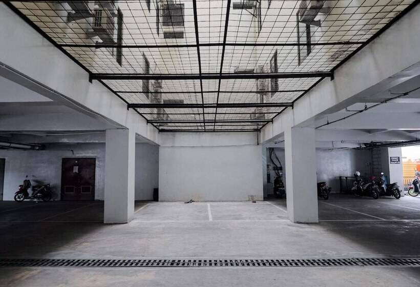 Отель Townhouse Oak Fiducia Serpong