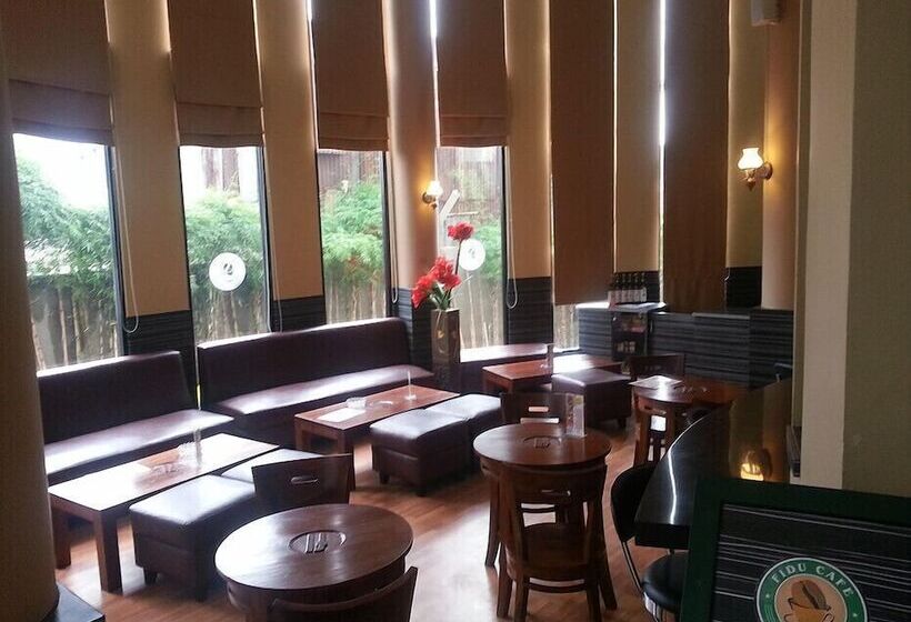 Отель Townhouse Oak Fiducia Serpong