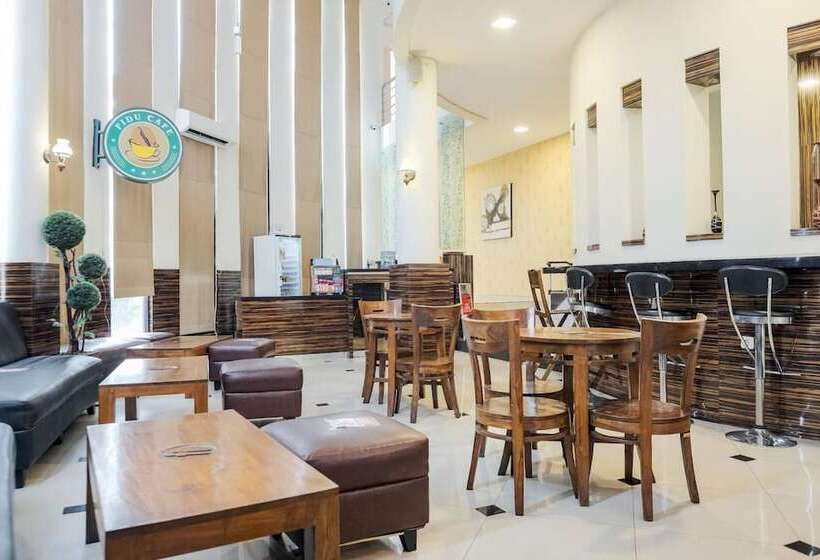 Отель Townhouse Oak Fiducia Serpong