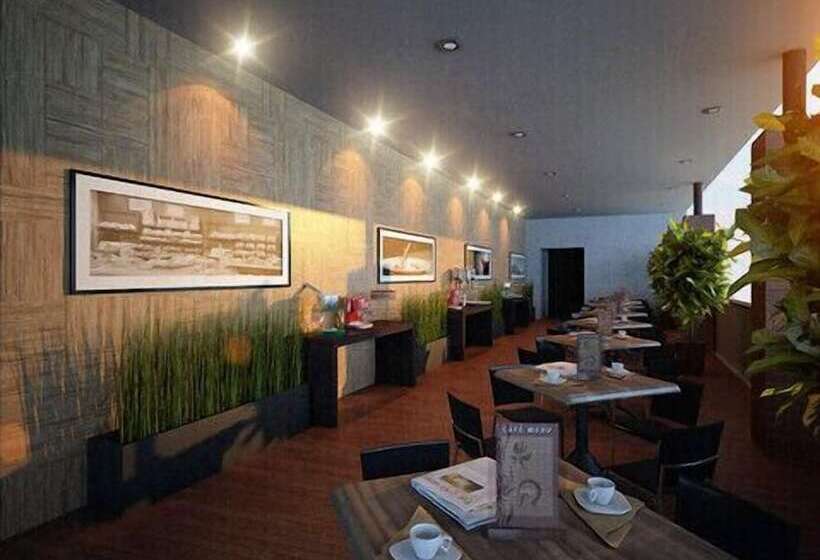 Отель Townhouse Oak Fiducia Serpong