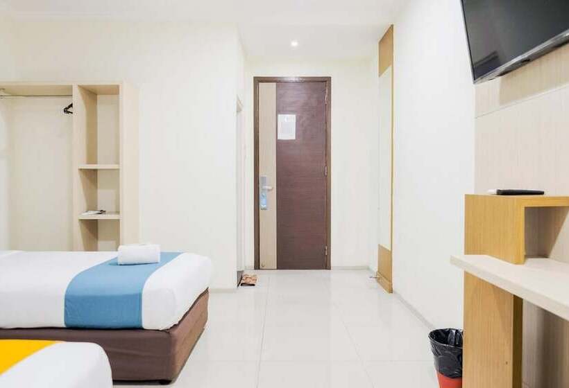 Отель Townhouse Oak Fiducia Serpong