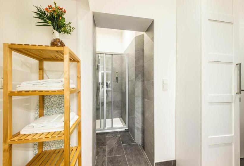 Jimmy S Apartments Emerald