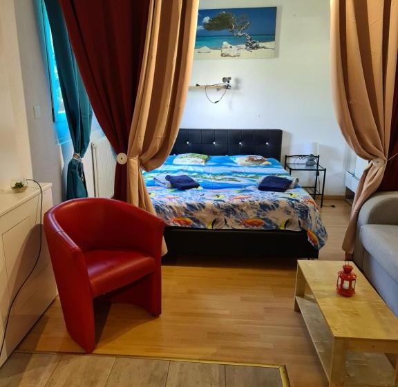 פנסיון At Moumie Studio Furnished Quiet Place Parking And Jacuzzi And Pool