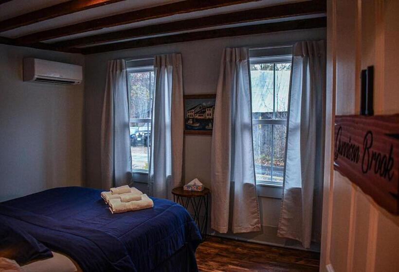 펜션 Brook Road Inn