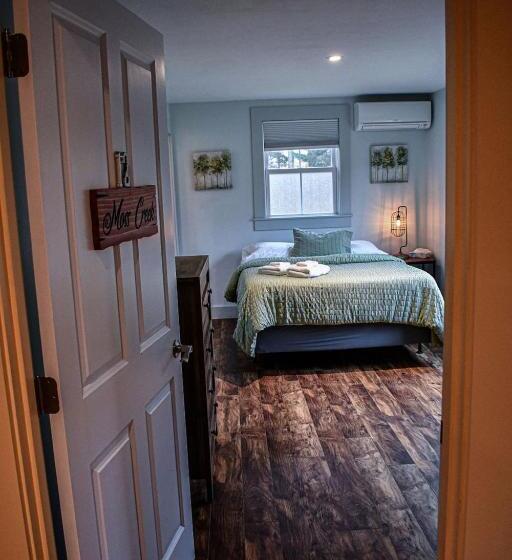 펜션 Brook Road Inn