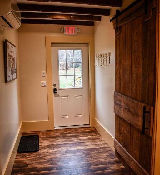 펜션 Brook Road Inn