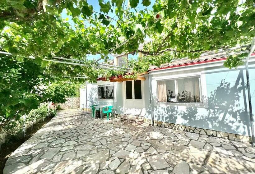 بنسيون Coral Guesthouse Sarandë