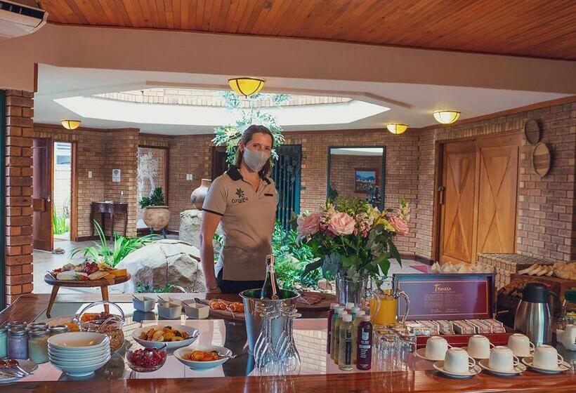 펜션 Cussonia Country Home