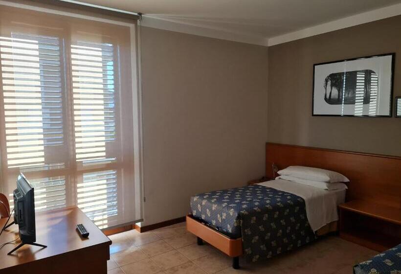 ペンション Manfredi Ristorante Con Alloggio