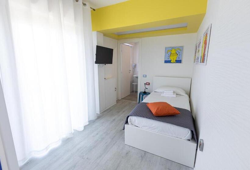 Пансион Valmontone Travel Rooms