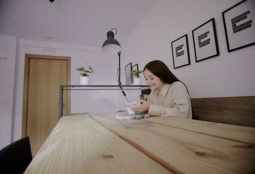 ペンション Zarey Hostel