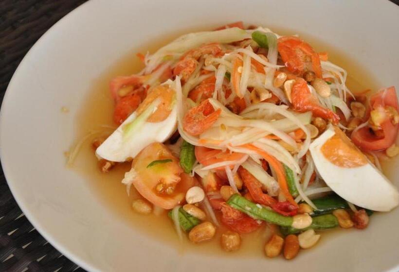 Swan Lake Hotel Sattahip