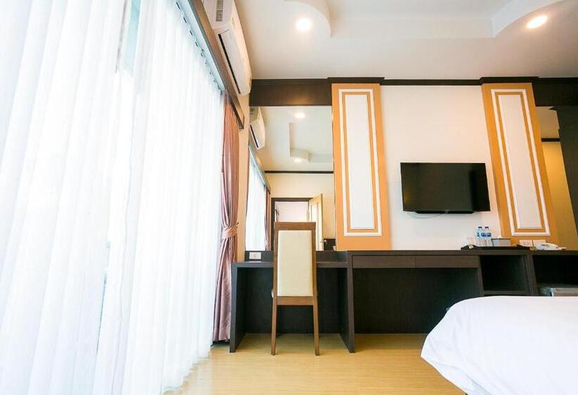 Swan Lake Hotel Sattahip