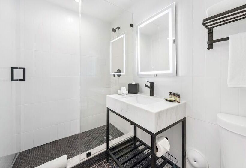 Upsun Hotel & Social Club