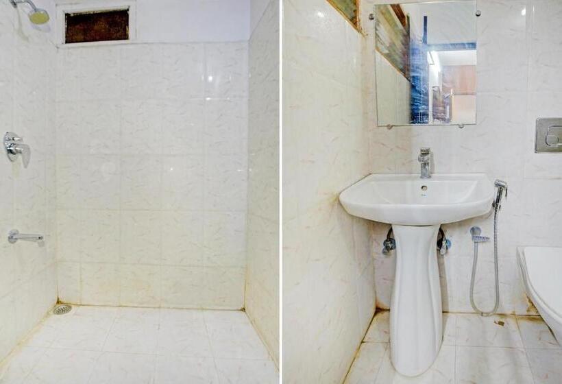 Vaccinated Staff - Oyo 79463 Hotel Maan