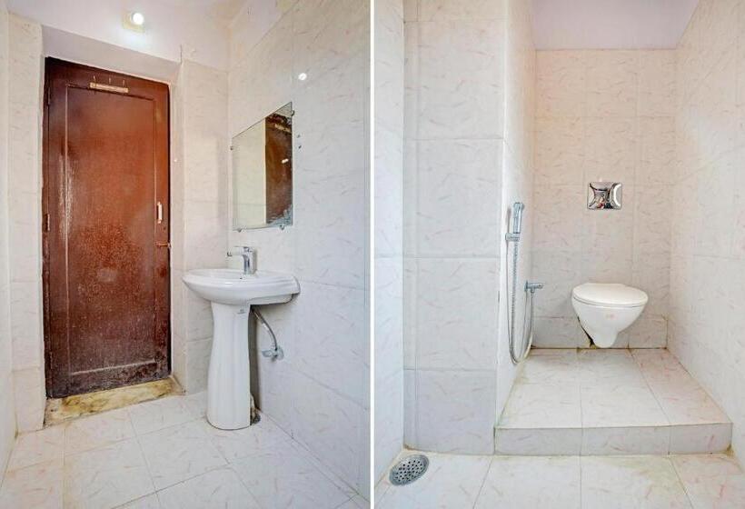 Vaccinated Staff - Oyo 79463 Hotel Maan