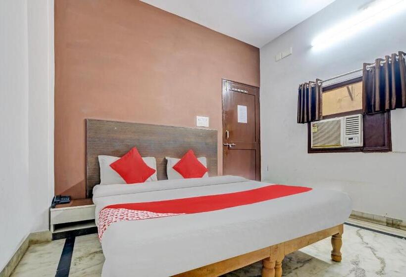 Vaccinated Staff - Oyo 79463 Hotel Maan