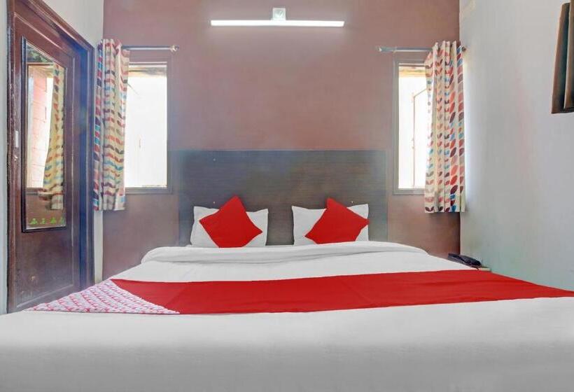 Vaccinated Staff - Oyo 79463 Hotel Maan