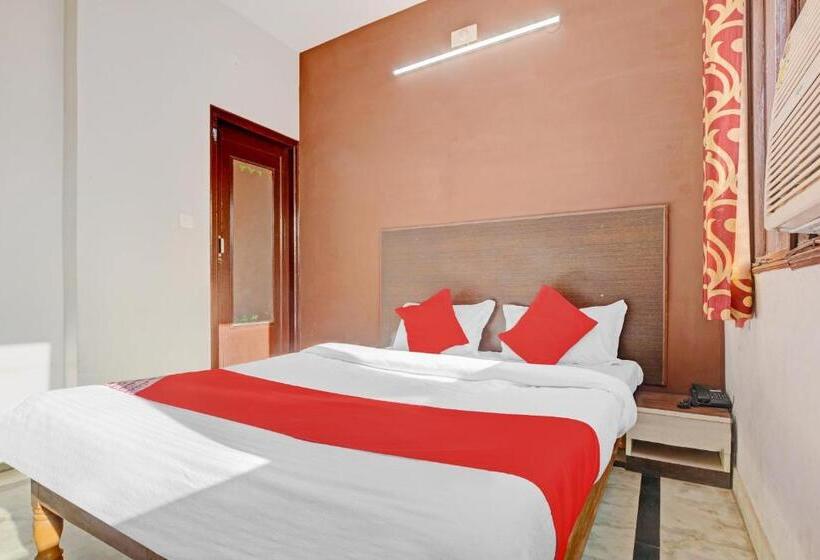 Vaccinated Staff - Oyo 79463 Hotel Maan