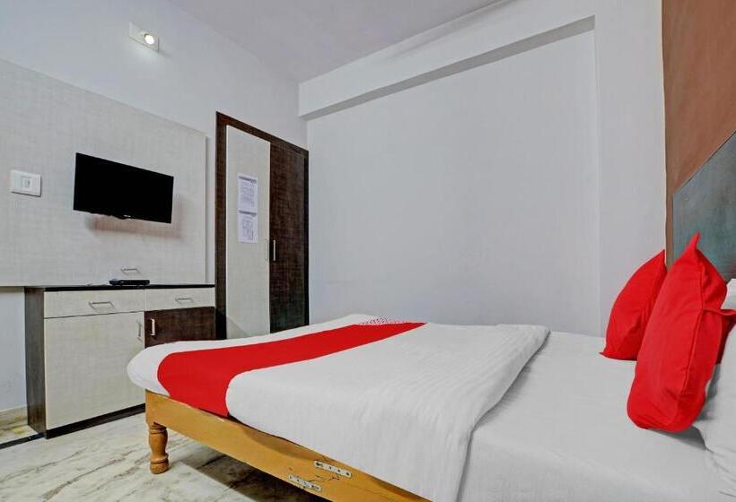 Vaccinated Staff - Oyo 79463 Hotel Maan