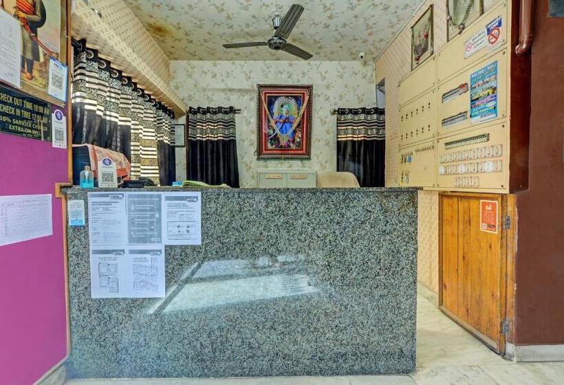 Vaccinated Staff - Oyo 79463 Hotel Maan