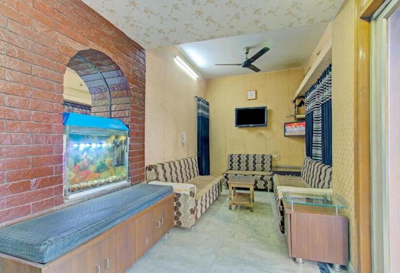 Vaccinated Staff - Oyo 79463 Hotel Maan