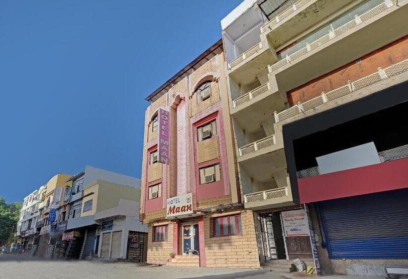 Vaccinated Staff - Oyo 79463 Hotel Maan