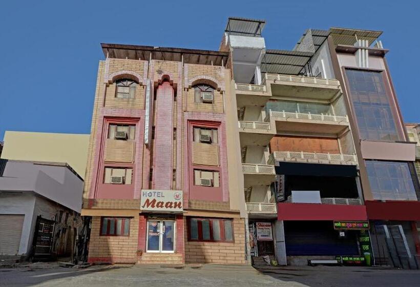 Vaccinated Staff - Oyo 79463 Hotel Maan