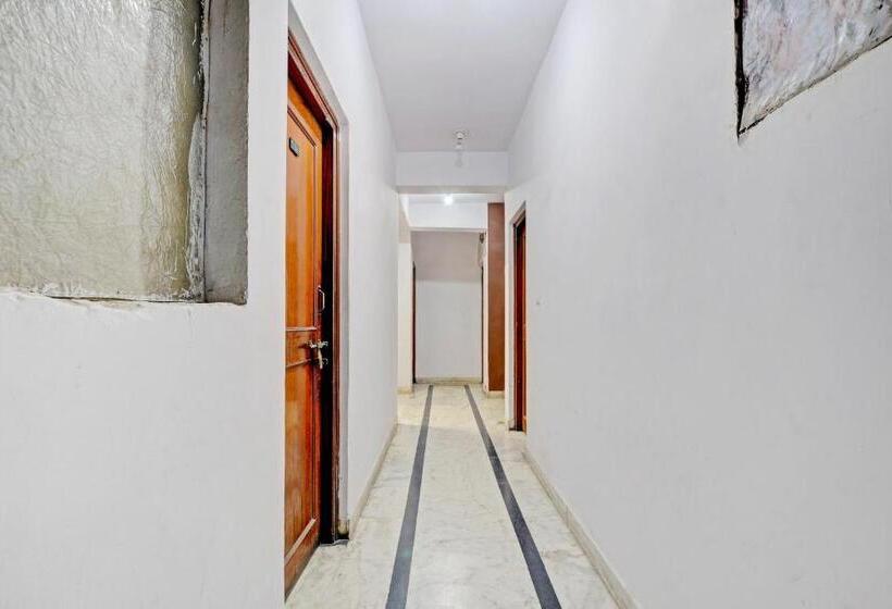 Vaccinated Staff - Oyo 79463 Hotel Maan