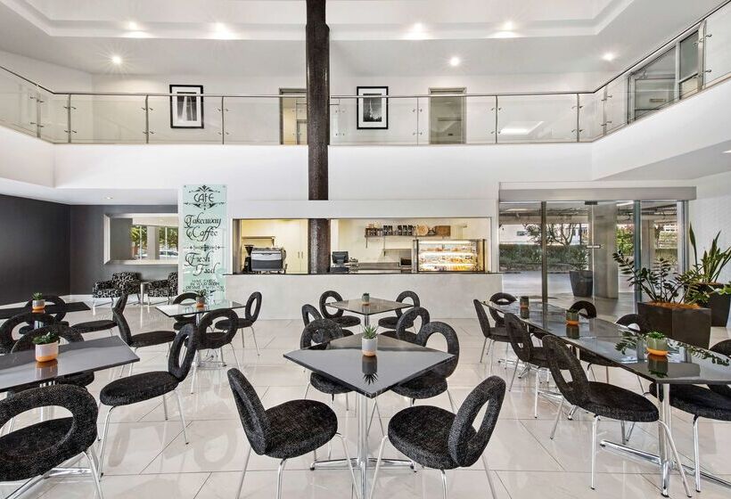 Отель Adina Serviced Apartments Canberra, Dickson