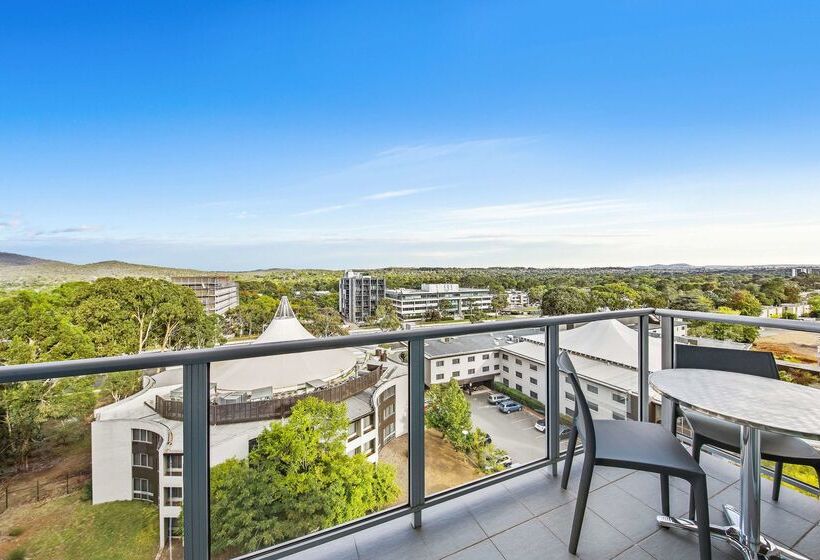 Отель Adina Serviced Apartments Canberra, Dickson