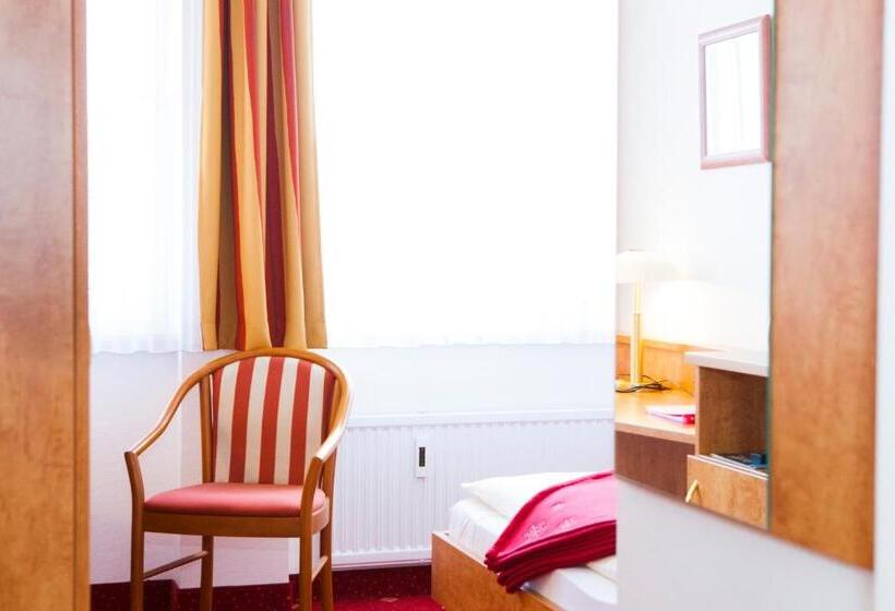 هتل Am Dusseldorfer Platz