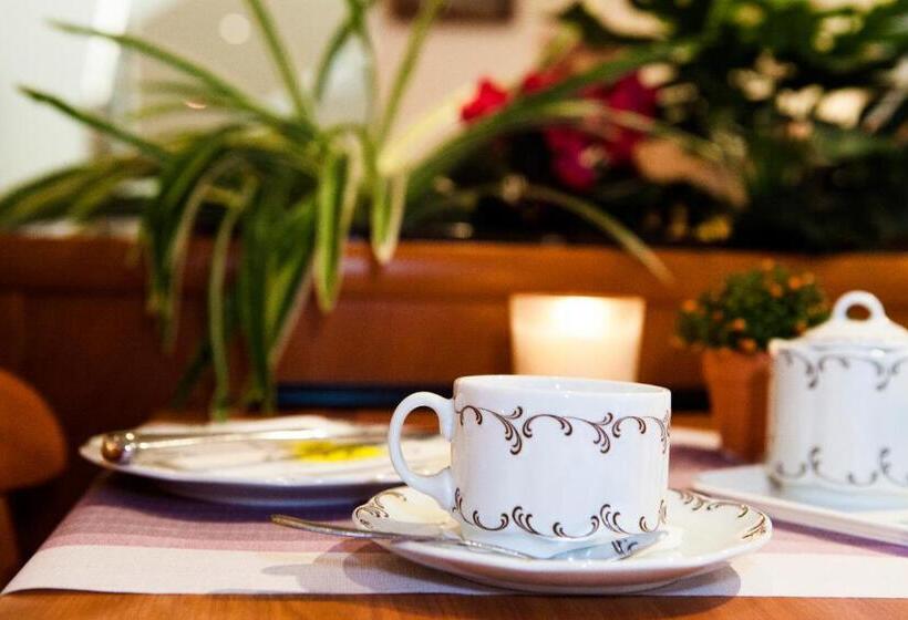 هتل Am Dusseldorfer Platz