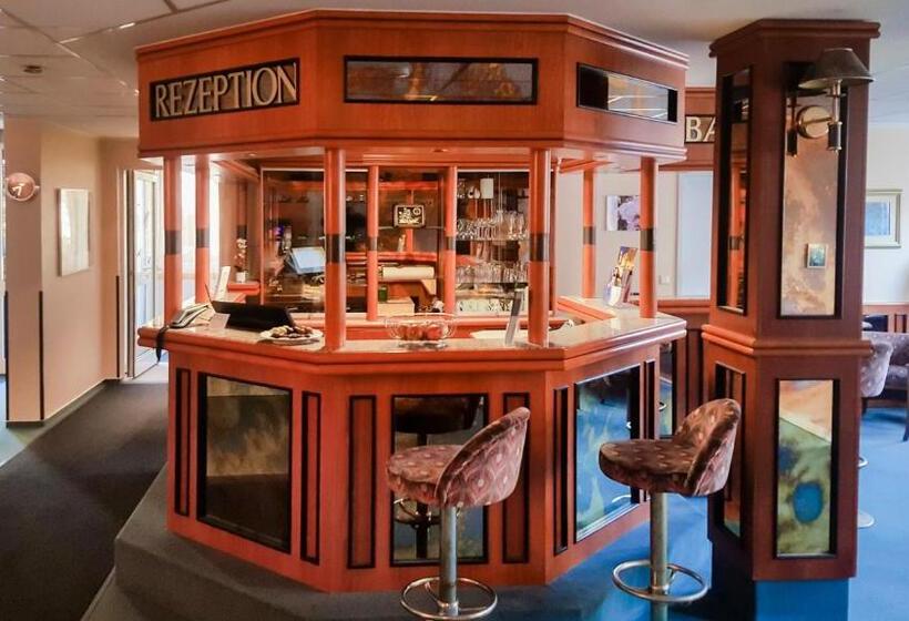 هتل Am Dusseldorfer Platz