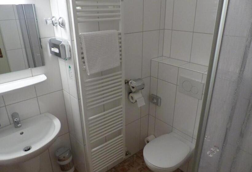 هتل Am Dusseldorfer Platz